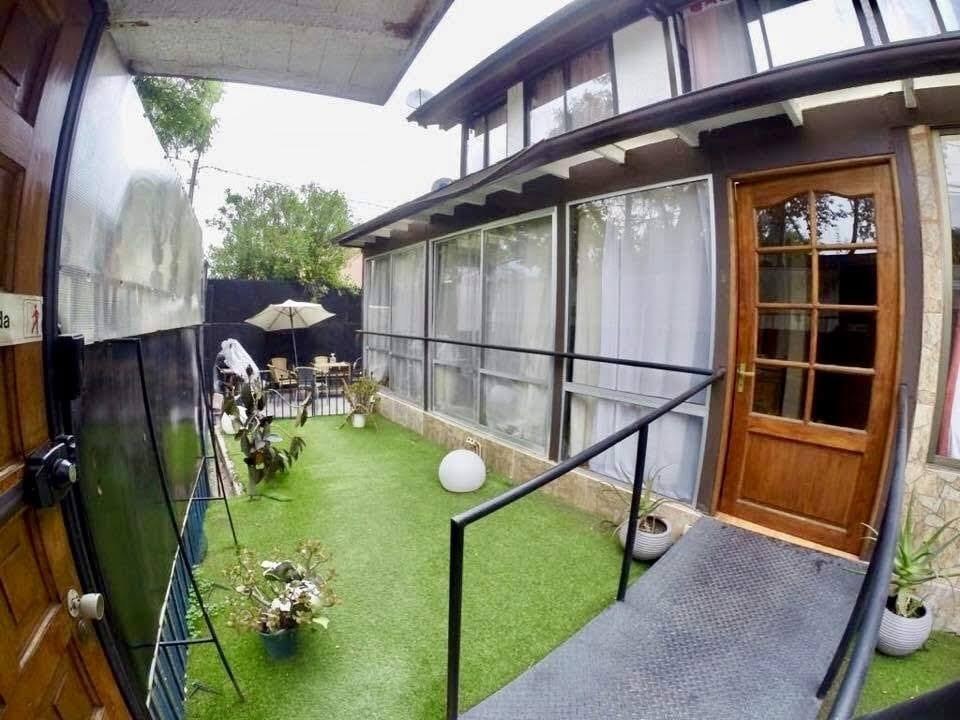 Casa Femenina Capitanía - patio y exterior